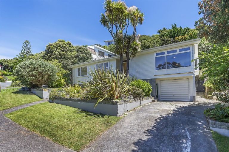 Photo of property in 28 Oak Avenue, Paremata, Porirua, 5024