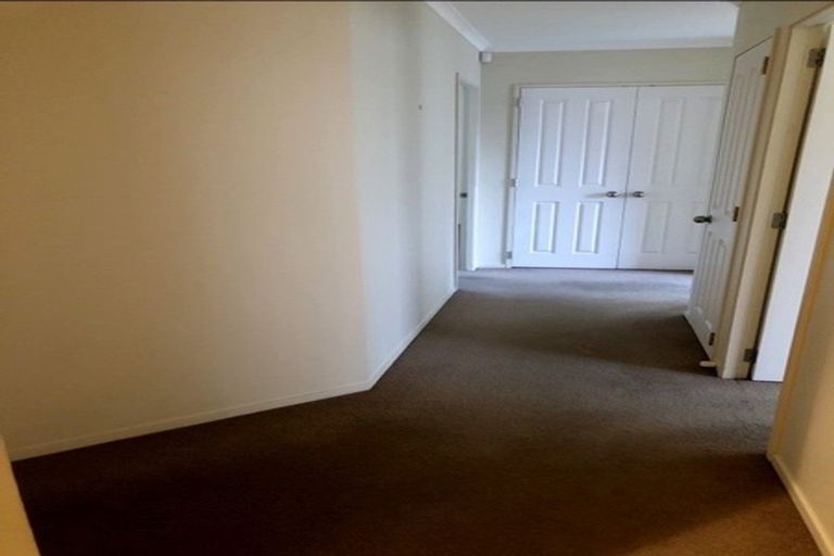Photo of property in 28 Maypark Crescent, Flat Bush, Auckland, 2016