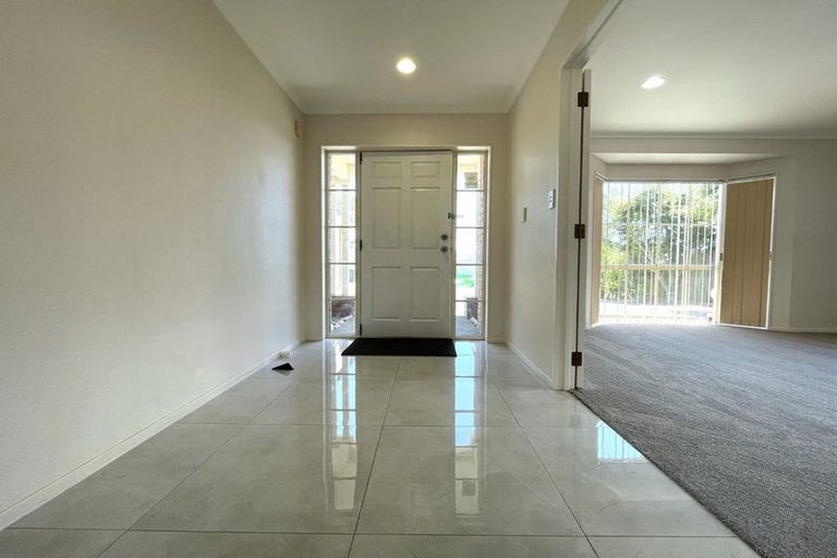 Photo of property in 7 Mullagh Place, East Tamaki Heights, Auckland, 2016