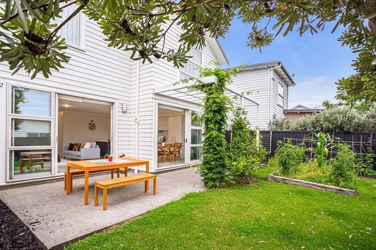 Photo of property in 6 Vincent Lane, Hobsonville, Auckland, 0616
