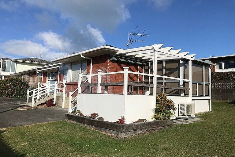 Photo of property in 3/5 Dodson Avenue, Milford, Auckland, 0620