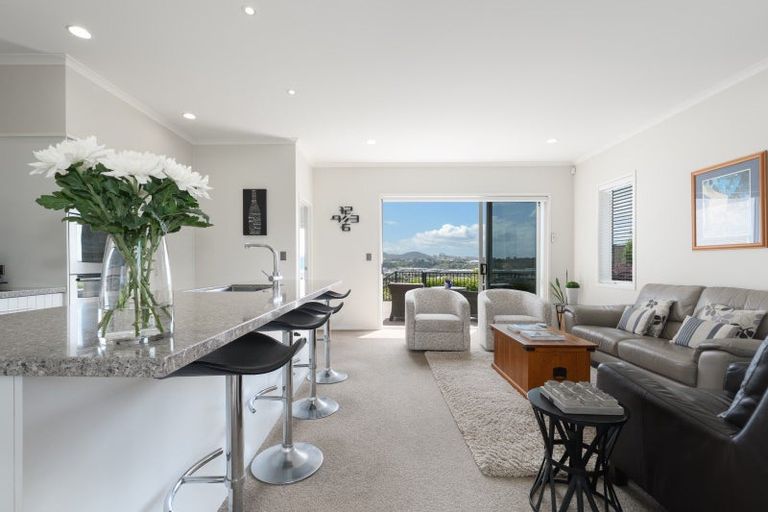 Photo of property in 11 Broadwater Close, Pyes Pa, Tauranga, 3112