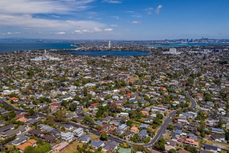 Photo of property in 1/30 Selwyn Crescent, Forrest Hill, Auckland, 0620