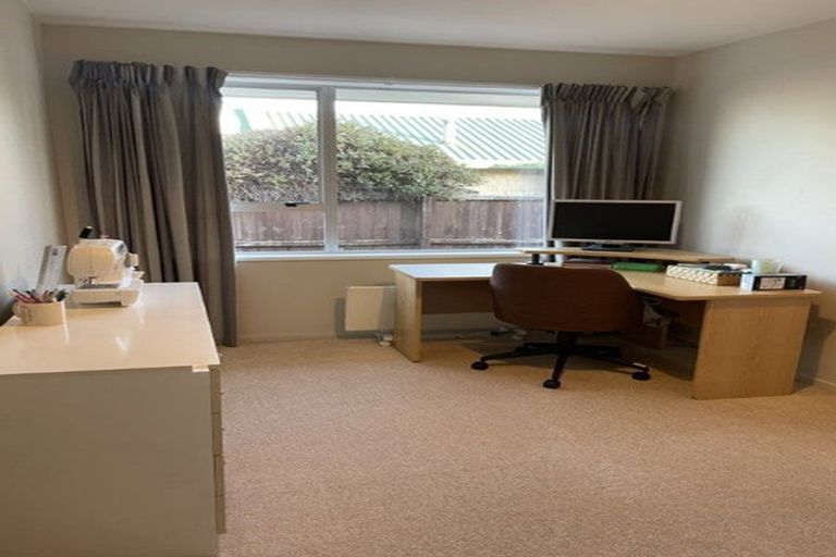 Photo of property in 52 Royal Park Drive, Parklands, Christchurch, 8083