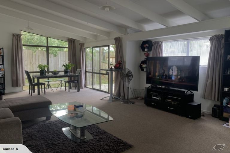 Photo of property in 18 Loughanure Place, Massey, Auckland, 0614