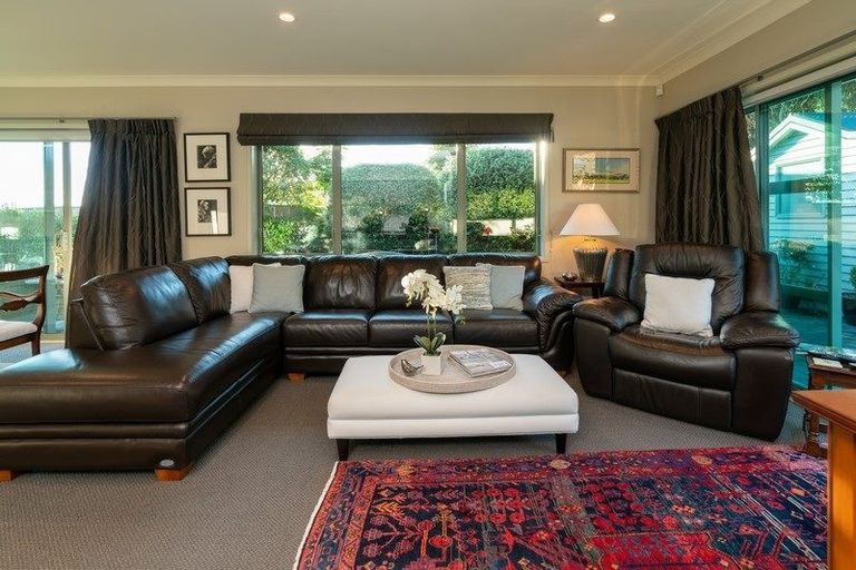 Photo of property in 17 Fairway Oaks Drive, Waikanae Beach, Waikanae, 5036