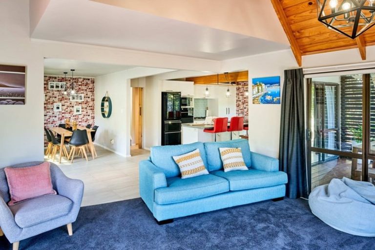 Photo of property in 43 Lakewood Avenue, Churton Park, Wellington, 6037