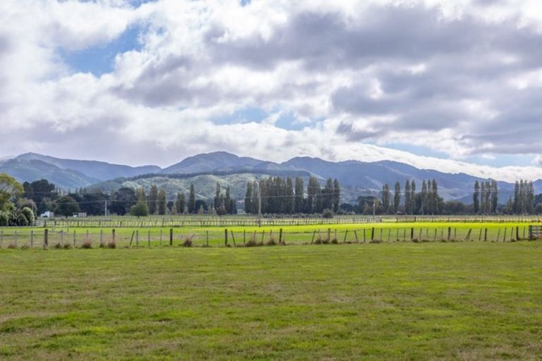 Photo of property in 327 Dalefield Road, Dalefield, Carterton, 5791