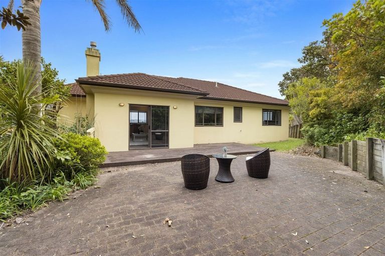 Photo of property in 33 Cricklade Terrace, Windsor Park, Auckland, 0632