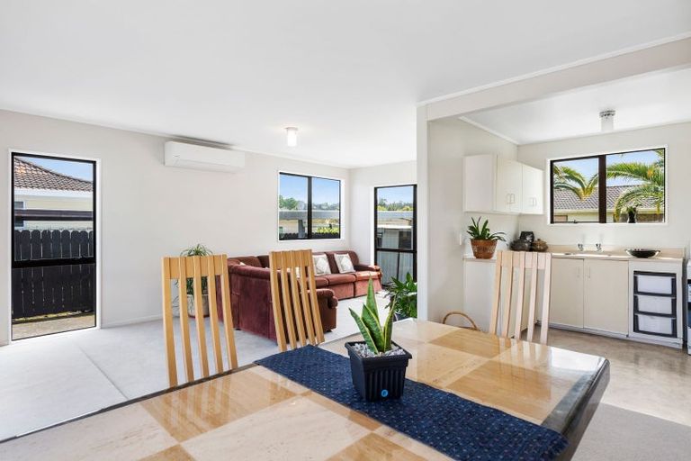 Photo of property in 2/26 Karepo Crescent, Ranui, Auckland, 0612