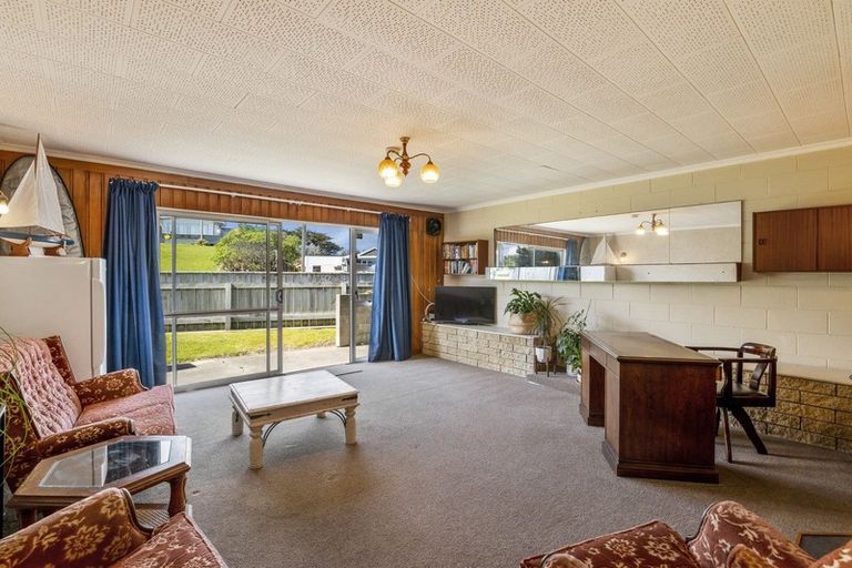 Photo of property in 14 Brown Terrace, Foxton Beach, Foxton, 4815