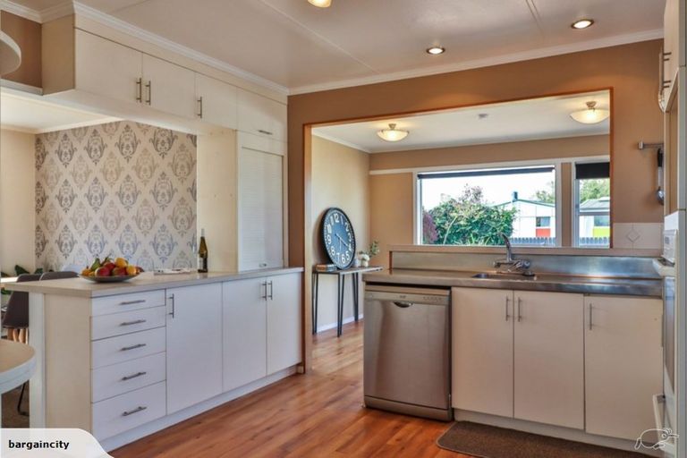 Photo of property in 9 Leslie Avenue, Cloverlea, Palmerston North, 4412