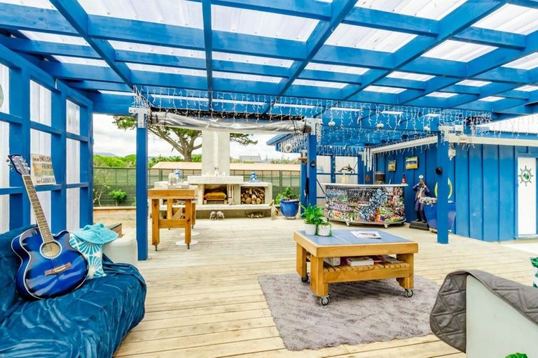 Photo of property in 19 Eruini Street, Waikanae Beach, Waikanae, 5036