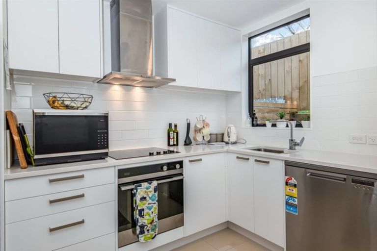 Photo of property in 16/15 Chivalry Road, Glenfield, Auckland, 0629