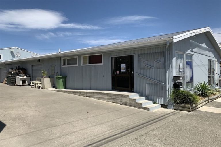 Photo of property in 2/64 Wakefield Street, Alicetown, Lower Hutt, 5010