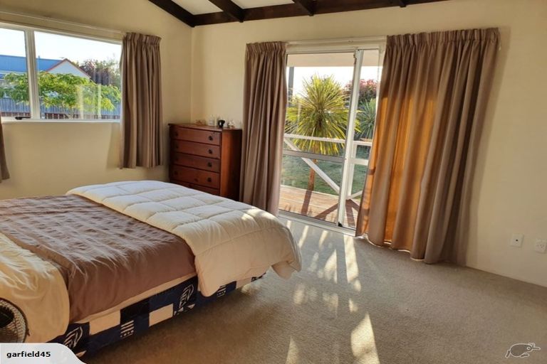 Photo of property in 28 Charles Street, Carterton, 5713