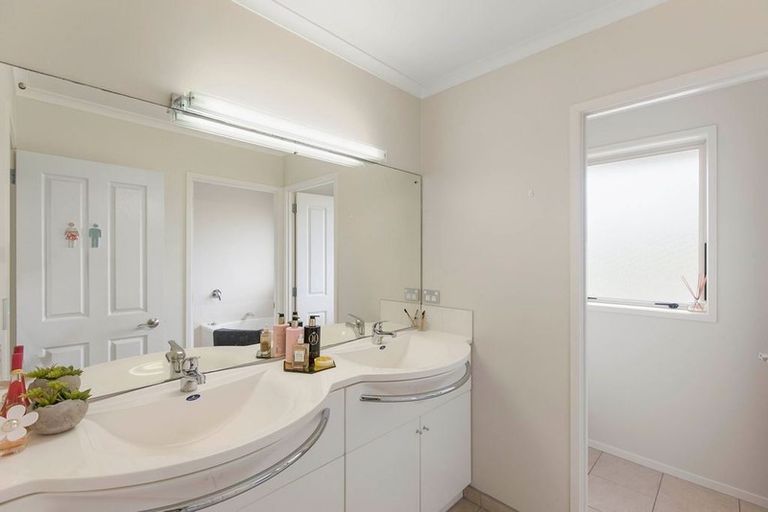 Photo of property in 24 Windmill Drive, Wainui, Silverdale, 0992