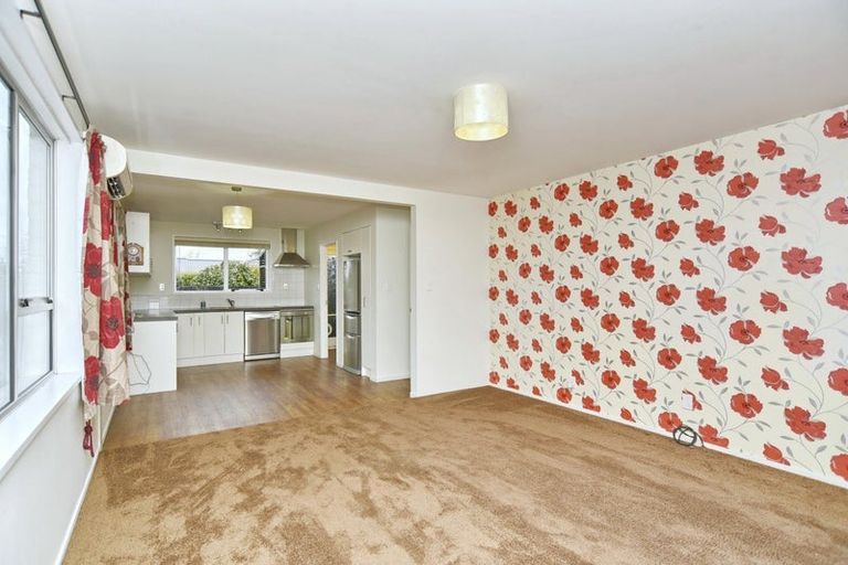 Photo of property in 1/9 Valecrest Avenue, Parklands, Christchurch, 8083
