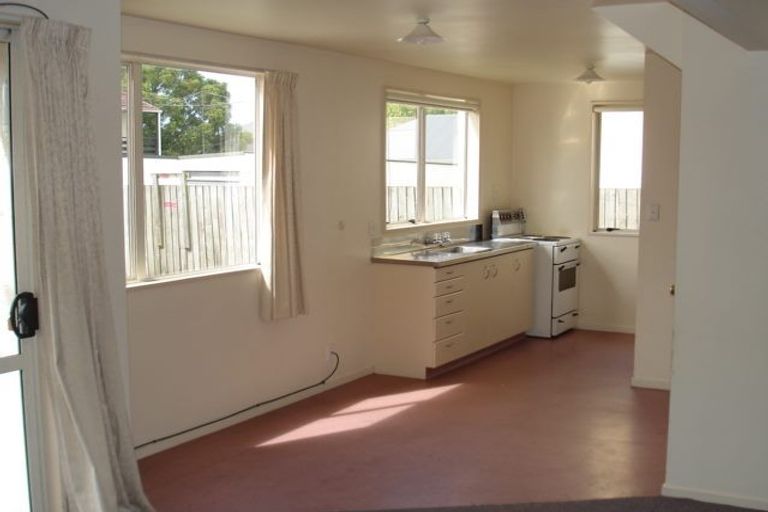 Photo of property in 2/27 Burdale Street, Riccarton, Christchurch, 8011