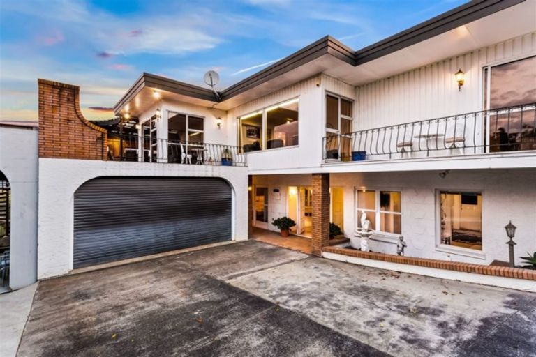 Photo of property in 11 Dawn Place, Te Atatu South, Auckland, 0610