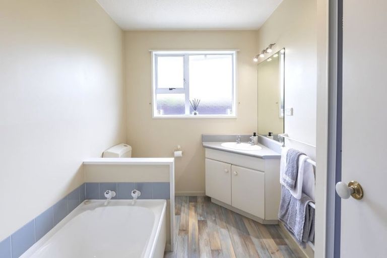 Photo of property in 1/5a Regency Crescent, Redwood, Christchurch, 8051