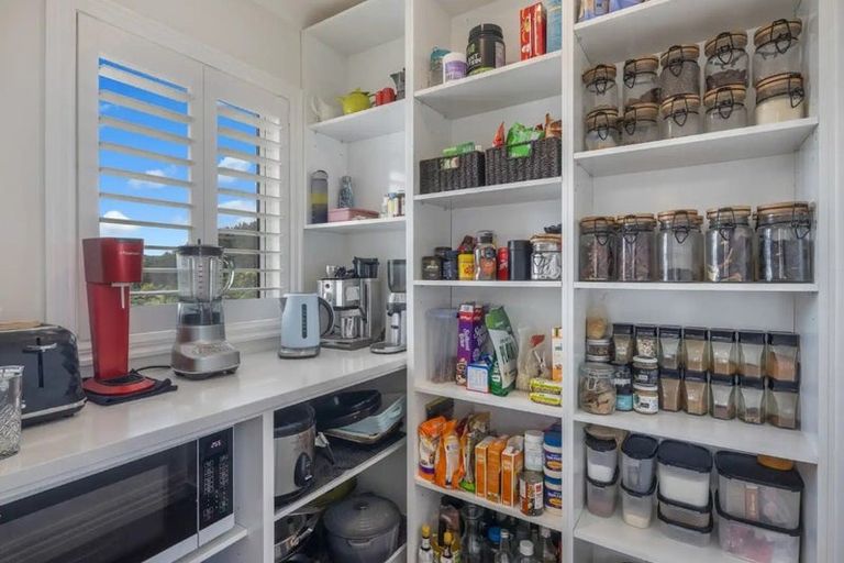 Photo of property in 30 Grumman Lane, Newlands, Wellington, 6037