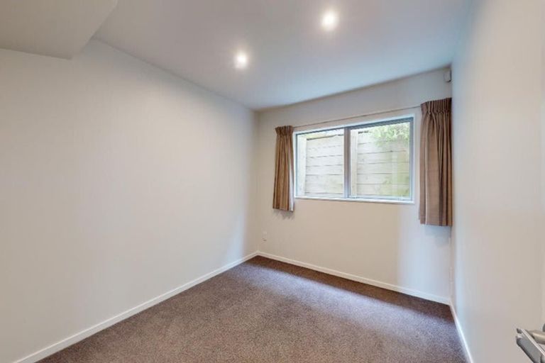 Photo of property in 352 Queens Drive, Lyall Bay, Wellington, 6022