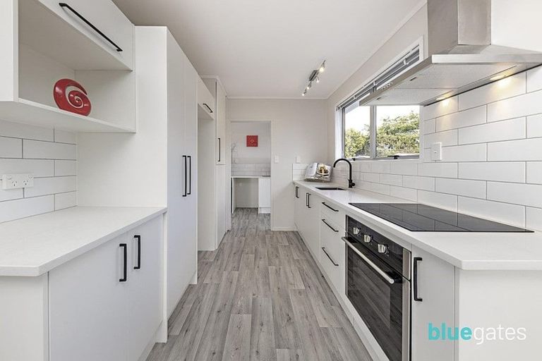 Photo of property in 17 Becker Drive, Weymouth, Auckland, 2103