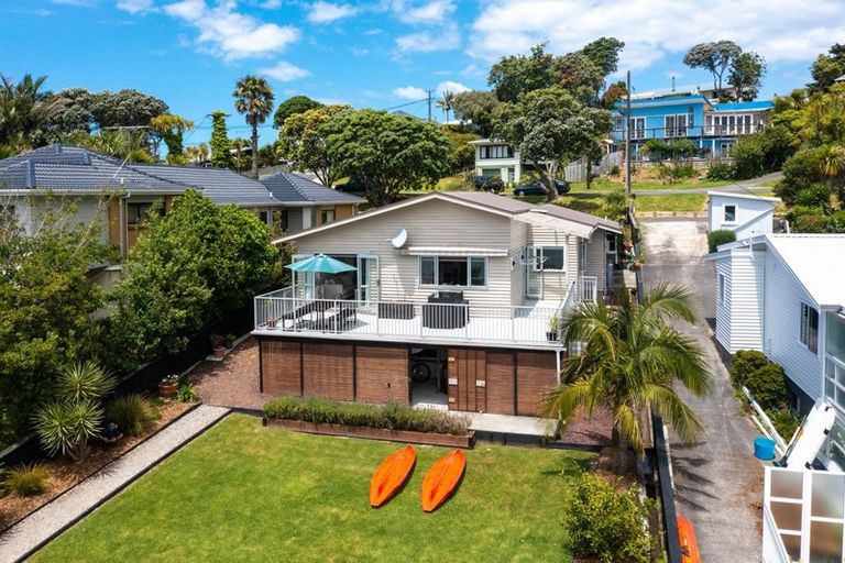 Photo of property in 36 Pohutukawa Avenue, Red Beach, 0932