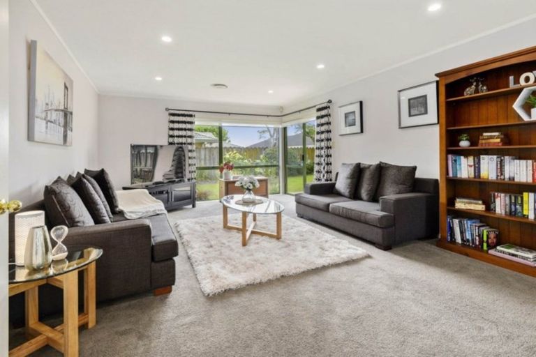 Photo of property in 6 Orohena Close, Northpark, Auckland, 2013