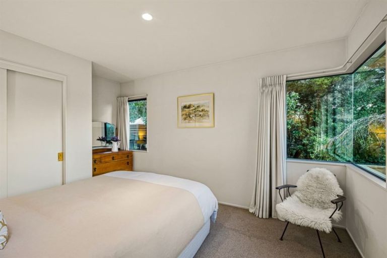 Photo of property in 110 Seaview Road, Glenfield, Auckland, 0629