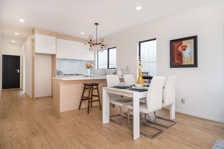 Photo of property in 5a Frontier Lane, Flat Bush, Auckland, 2019