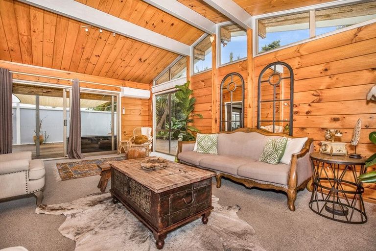 Photo of property in 9 Mcinnes Road, Weymouth, Auckland, 2103