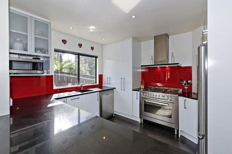 Photo of property in 24 Kitewaho Road, Swanson, Auckland, 0816