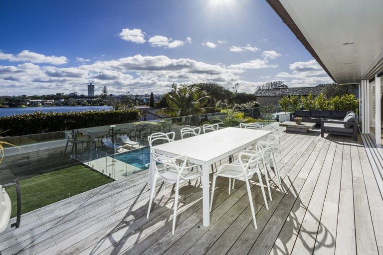 Photo of property in 306 Hurstmere Road, Takapuna, Auckland, 0622