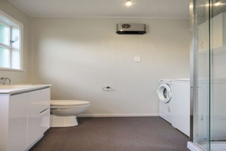 Photo of property in 34 Stewart Drive, Newlands, Wellington, 6037