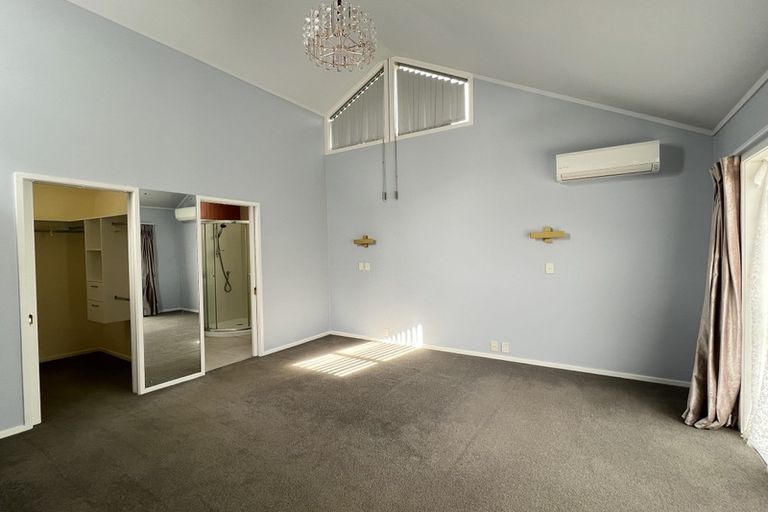 Photo of property in 14 Mcfetridge Place, Hillcrest, Auckland, 0627