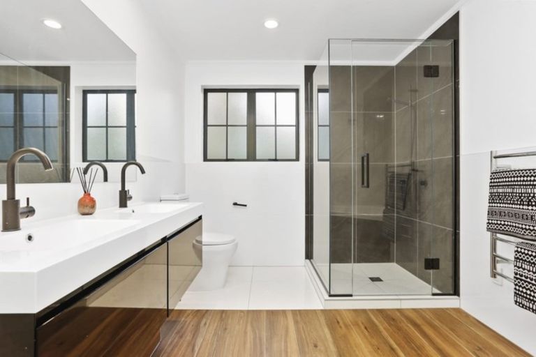 Photo of property in 29 Almond Grove, Greenhithe, Auckland, 0632