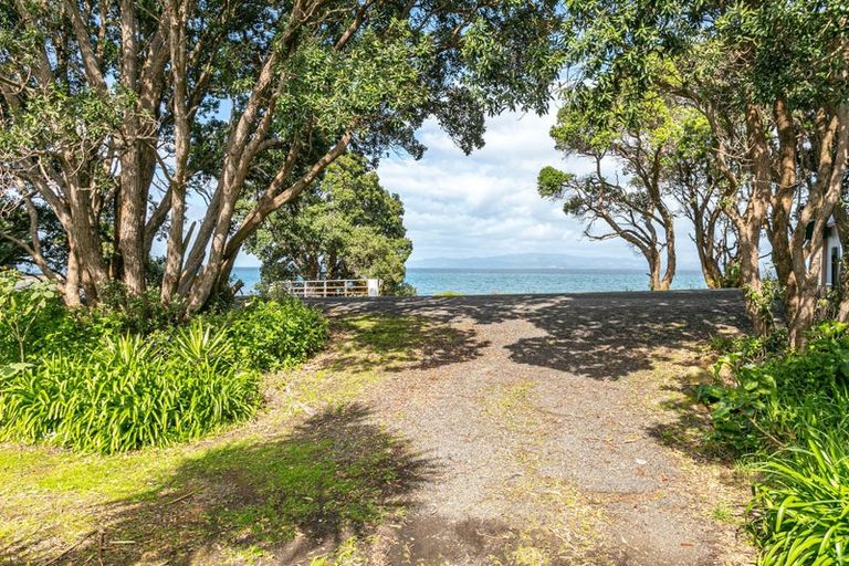 Photo of property in 1090 Thames Coast Sh25 Road, Kereta, Thames, 3575