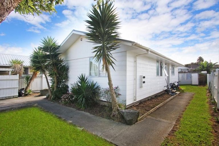 Photo of property in 1/18 Kennington Drive, Clendon Park, Auckland, 2103