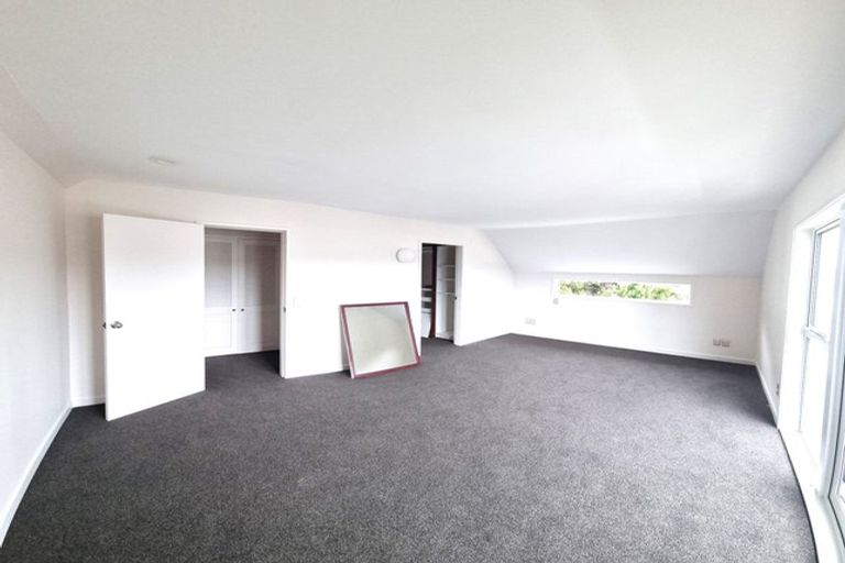 Photo of property in 11 Lawson Place, Mount Victoria, Wellington, 6011