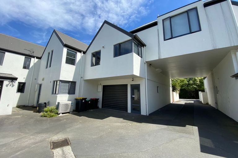 Photo of property in 7 Oakford Close, Riccarton, Christchurch, 8011