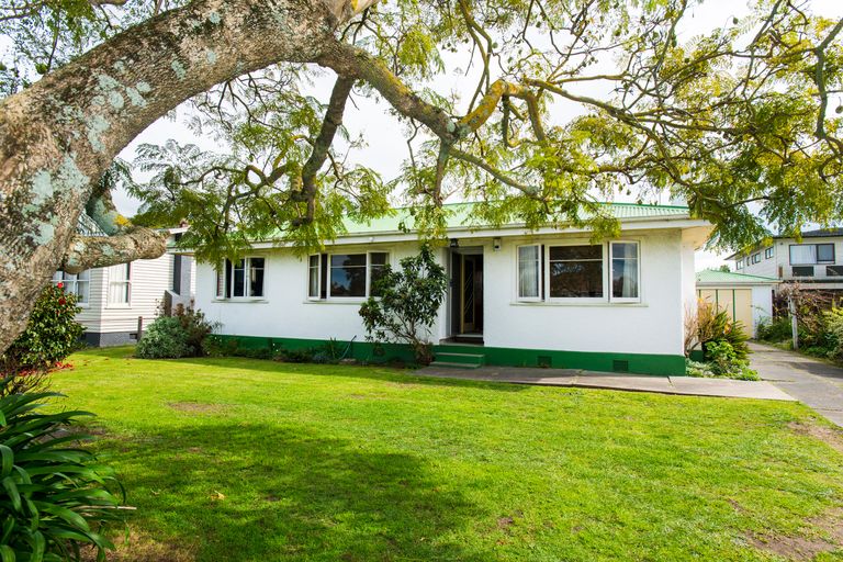 Photo of property in 215 Lytton Road, Elgin, Gisborne, 4010