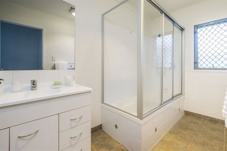 Photo of property in 34 Tussock Avenue, Mangere, Auckland, 2022