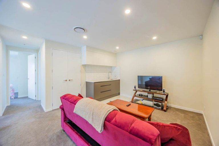 Photo of property in 16 Cara Avenue, Kumeu, 0810