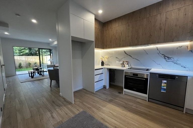 Photo of property in 2/4 Serjeant Street, Henderson, Auckland, 0612