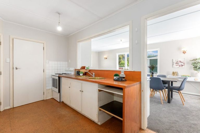 Photo of property in 21 Wellington Road, Wainuiomata, Lower Hutt, 5014