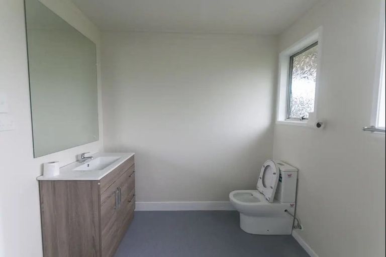 Photo of property in 6 Kilcar Place, Massey, Auckland, 0614