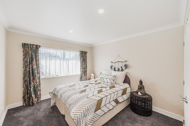 Photo of property in 5 Holcombe Drive, Paraparaumu, 5032