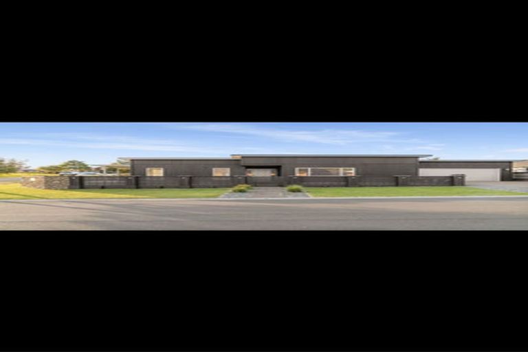 Photo of property in 1 Fender Close, Pyes Pa, Tauranga, 3112